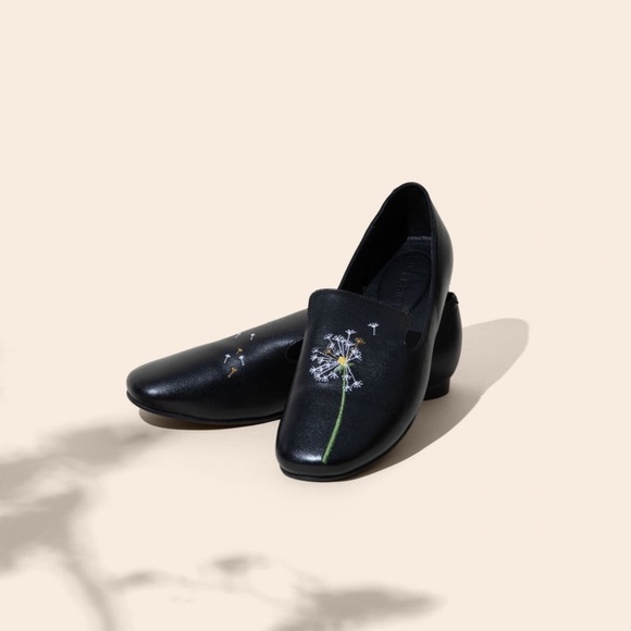 Kiki Price Chic Black Loafers with Dandelion Embroidery - Picture 3 of 7
